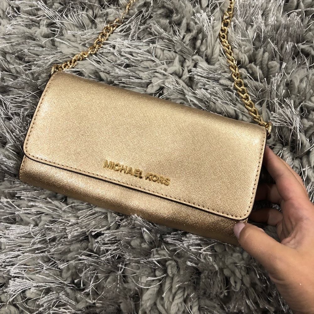MK smartphone crossbody